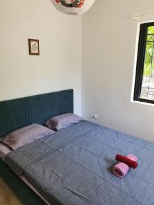 A bed or beds in a room at Julia's Apartment
