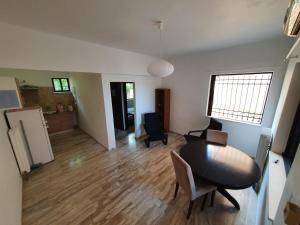 A kitchen or kitchenette at Julia's Apartment