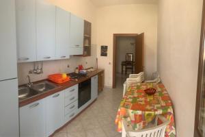 Kuchyň nebo kuchyňský kout v ubytování Casa Vacanze Mandriavecchia