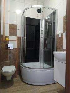 Vonios kambarys apgyvendinimo įstaigoje Sis Dziwnowek