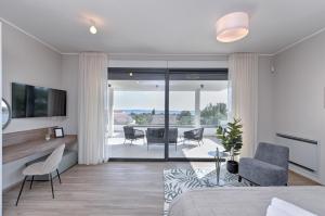 Et tv og/eller underholdning på New VILLA TIHI OTOK near the beach