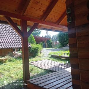 Garður fyrir utan Chata Vidlák