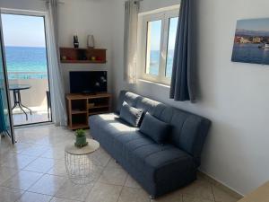 A television and/or entertainment centre at Julies Studios