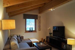 a living room with a couch and a tv at Haus Maiern in Ridanna