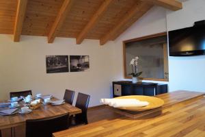 A television and/or entertainment centre at Haus Maiern