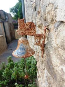 a decoration of a cat sitting on top of a bell at Maison Le Troubadour in Ribérac