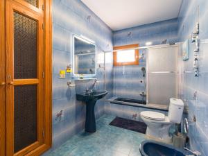 A bathroom at Agaete Pupe Home by Canariasgetaway Még 37 kép