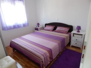 Ein Bett oder Betten in einem Zimmer der Unterkunft Apartments Linda