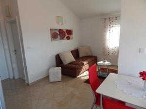 Ein Sitzbereich in der Unterkunft Apartments Linda