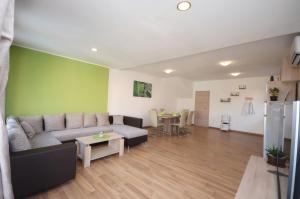 Kuchyň nebo kuchyňský kout v ubytování Apartments Luka i Toni