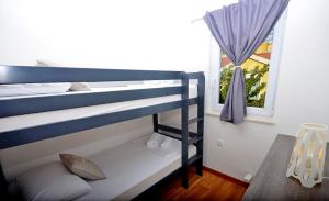 Postel nebo postele na pokoji v ubytování Apartments Luka i Toni