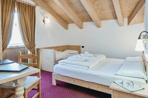 Postel nebo postele na pokoji v ubytování Hotel 2000