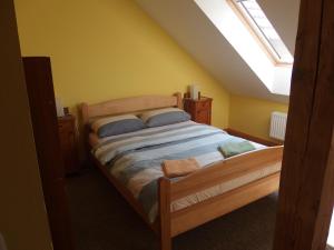 Postel nebo postele na pokoji v ubytování Rideczech guesthouse a cykloservis
