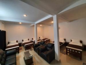 3 Hills Hostel的休息区