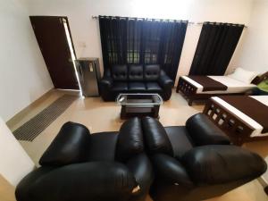 3 Hills Hostel的休息区