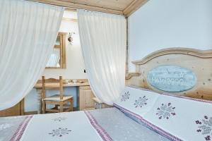 Postel nebo postele na pokoji v ubytování Hotel 2000