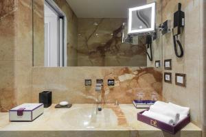 Vannituba majutusasutuses Grand Hotel Des Etrangers