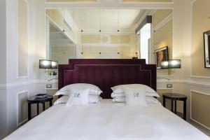 Voodi või voodid majutusasutuse Grand Hotel Des Etrangers toas