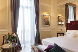 Voodi või voodid majutusasutuse Grand Hotel Des Etrangers toas