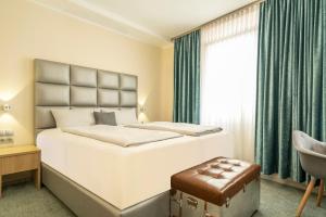 a bedroom with a large bed and a window at NP Hotel Königshof in Dortmund