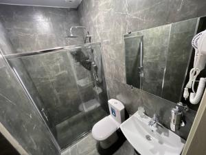 Ένα μπάνιο στο Hotel Estonia Two