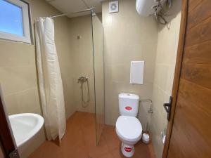 A bathroom at Amel -new luxury apartment close to the beach Még 15 kép