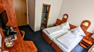 Postel nebo postele na pokoji v ubytování Hotel am Rathaus