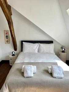 Posteľ alebo postele v izbe v ubytovaní Loft à Pont-Aven, Vue panoramique sur l'Aven