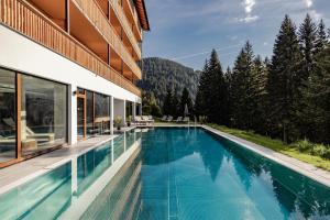 Bassein majutusasutuses Adlerhorst või selle lähedal