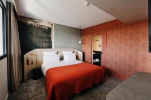 Postel nebo postele na pokoji v ubytování Golden Tulip Reims Bezannes + 37 fotografií