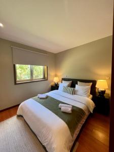 A bed or beds in a room at Villas do Monte