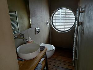 Koupelna v ubytování Hauseboat Prague