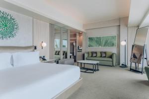 Cama ou camas em um quarto em Vignette Collection SOUMA Hotel by IHG