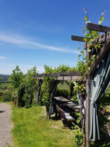 Vonkajšia záhrada v ubytovaní Weingut Reiterer