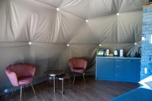 Kuchnia lub aneks kuchenny w obiekcie Peak Glamp & Jacuzzi