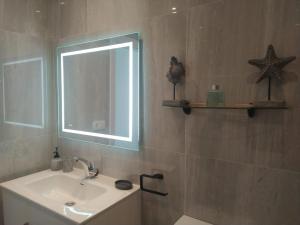 Kúpeľňa v ubytovaní Apartment VOLVORETA - Pool view- Good Wifi - Smart TV - Residence Atlantic View