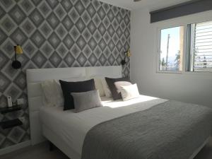 Posteľ alebo postele v izbe v ubytovaní Apartment VOLVORETA - Pool view- Good Wifi - Smart TV - Residence Atlantic View