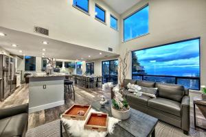 a large living room with a couch and a table at LUXE 4 Blue Diamond Lake Tahoe Lodge in Stateline