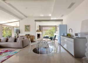 Posezení v ubytování Un sogno sul lago Home Relax