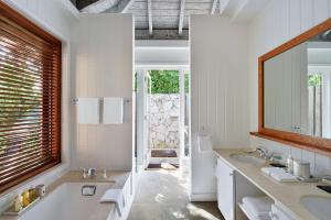 A bathroom at COMO Parrot Cay