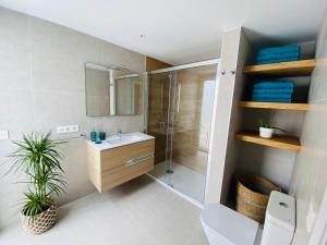Kúpeľňa v ubytovaní Puerto del Carmen, CASA MAMÁ