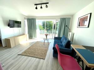 Televízia a/alebo spoločenská miestnosť v ubytovaní Apartman 001