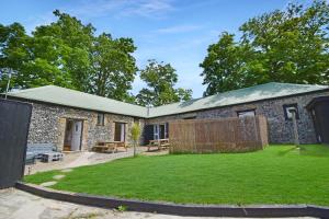 Gallery image of 5 Bed Barn Conversion - with private hot tub in Birchington