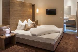 Postel nebo postele na pokoji v ubytování Hotel Rosengarten