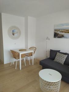 Posedenie v ubytovaní Apartment AYALGA - Pool view - Good Wifi - Smart TV-Residence Dunia IV