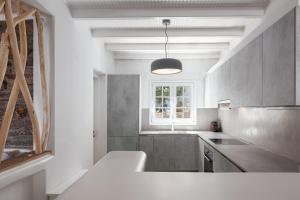 Zdjęcie z galerii obiektu Aura Homes, Villa on Sea - Saint Anna Beach w mieście Mykonos +17 zdjęć