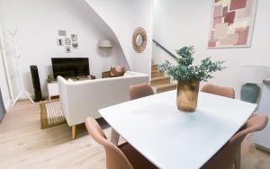Televízia a/alebo spoločenská miestnosť v ubytovaní "Le Cocon" Joli duplex à 5mn du Vieux Port