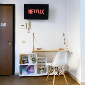 A television and/or entertainment centre at Marilù