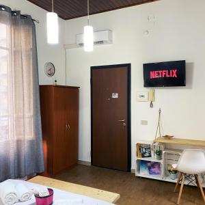 A television and/or entertainment centre at Marilù