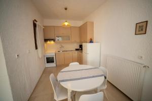 Kuchyň nebo kuchyňský kout v ubytování Bay View Apts II